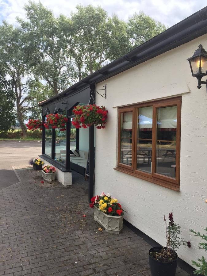 Llangeview Lodge Ebbw Vale Exteriör bild