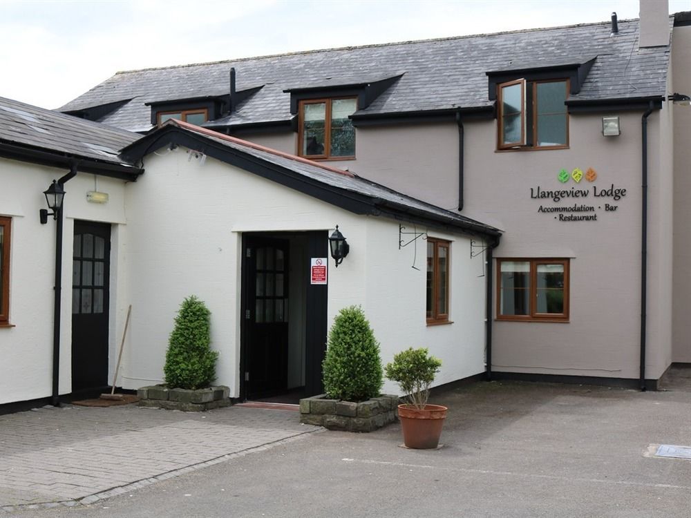 Llangeview Lodge Ebbw Vale Exteriör bild